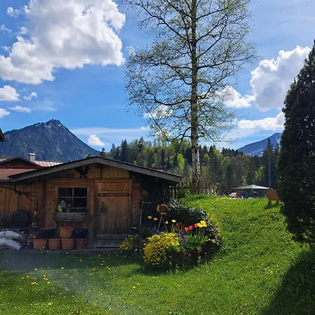 Faltenbach Ferienwohnungen in Oberstdorf Exterior foto